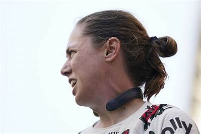 The Intriguing World of Necks: Individuals with Extraordinary Cervical Length